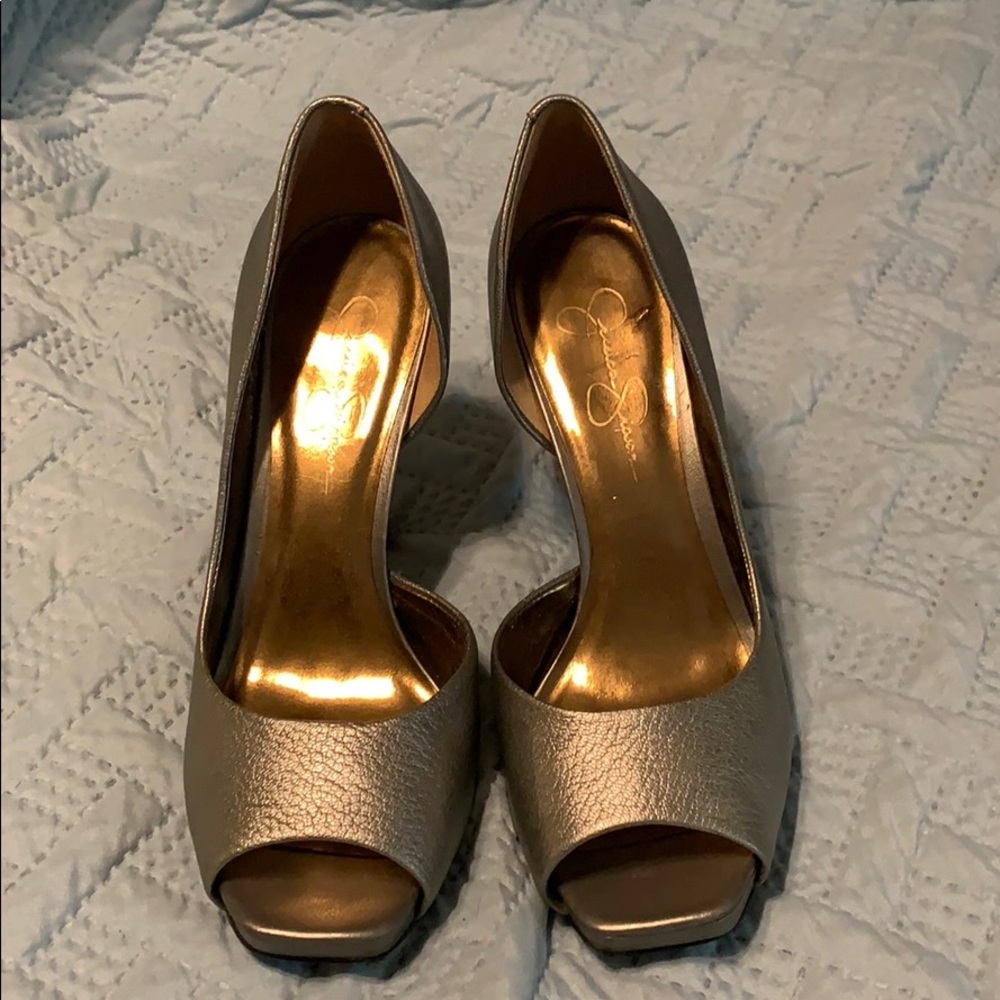 Jessica Simpson Platinum heels size 9